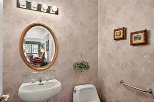 7 Club Pointe Dr, White Plains, NY 10605 - Photo 18