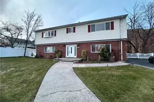 545 Pelham Rd, New Rochelle, NY 10805 - Photo 2