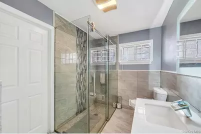 488 Pershing Blvd, Rockville Centre, NY 11570 - Photo 22