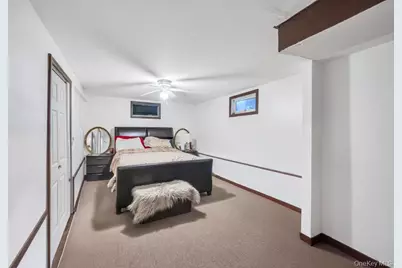 488 Pershing Blvd, Rockville Centre, NY 11570 - Photo 36