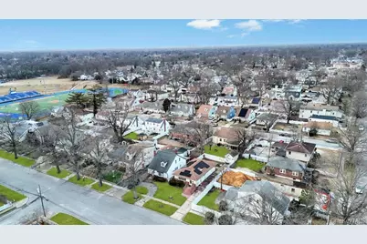 488 Pershing Blvd, Rockville Centre, NY 11570 - Photo 8