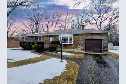 15 E Woodside Avenue, Patchogue, NY 11772 - Photo 2