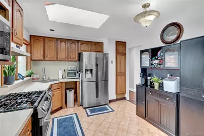 6 Little Court, Deer Park, NY 11729 - Photo 12