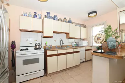 2555 Westervelt Avenue, Bronx, NY 10469 - Photo 8