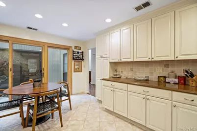 194 Alta Terrace Terrace, Jericho, NY 11753 - Photo 12