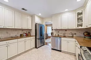 194 Alta Terrace Terrace, Jericho, NY 11753 - Photo 8