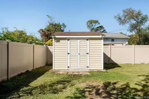 6 Merle Pl, Deer Park, NY 11729 - Photo 12