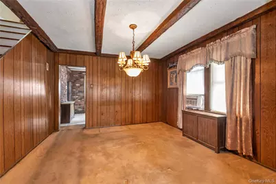 30 Putnam Avenue, Lynbrook, NY 11563 - Photo 6