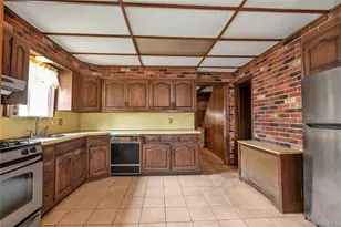 30 Putnam Ave, Lynbrook, NY 11563 - Photo 8