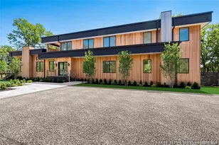 8 Hilo Dr, Shelter Island, NY 11964 - Photo 2