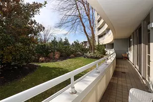 100 Harbor View Dr, Port Washington, NY 11050 - Photo 20