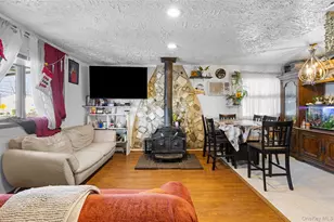 239 Washington Ave, Amityville, NY 11701 - Photo 10