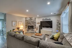 614 Crab Apple Ln, New Windsor, NY 12553 - Photo 2