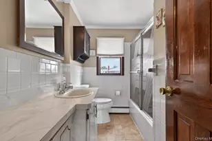 525 Keller Ave, Elmont, NY 11003 - Photo 18