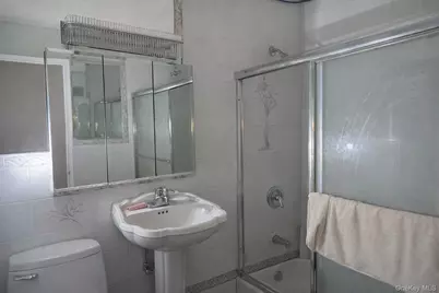 61-20 Grand Central Parkway #C1102, Forest Hills, NY 11375 - Photo 8