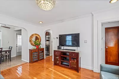 14146 253rd Street, Rosedale, NY 11422 - Photo 4