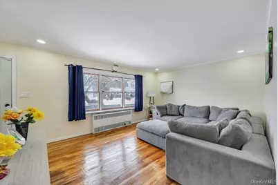 41 Winding Road, Hicksville, NY 11801 - Photo 4