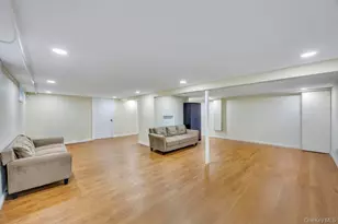 41 Winding Rd, Hicksville, NY 11801 - Photo 16