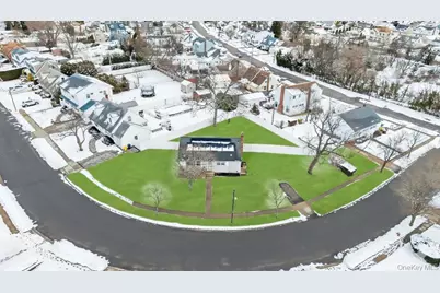 41 Winding Road, Hicksville, NY 11801 - Photo 2