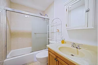 120 Evergreen Avenue, Brentwood, NY 11717 - Photo 18