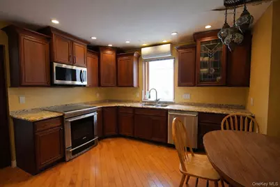 10 Farview Avenue, Bayville, NY 11709 - Photo 2