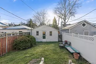 22 Stephenson Blvd, New Rochelle, NY 10801 - Photo 12