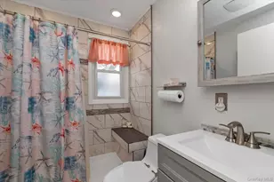 2272 Oxford St, East Meadow, NY 11554 - Photo 10