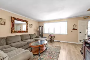 2272 Oxford St, East Meadow, NY 11554 - Photo 2