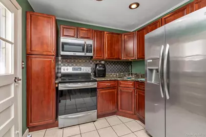 2272 Oxford Street, East Meadow, NY 11554 - Photo 6