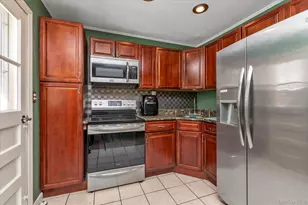 2272 Oxford St, East Meadow, NY 11554 - Photo 6