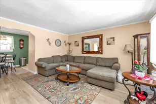 2272 Oxford St, East Meadow, NY 11554 - Photo 4