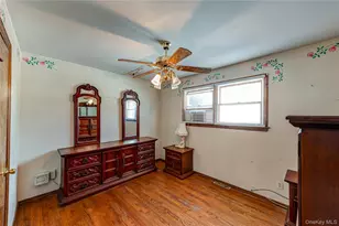 1440 Lombardy Blvd, Bay Shore, NY 11706 - Photo 16