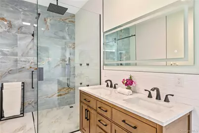 4 Bay Street, Center Moriches, NY 11934 - Photo 18