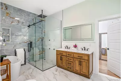 4 Bay Street, Center Moriches, NY 11934 - Photo 16