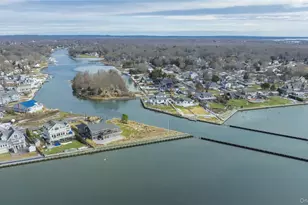 4 Bay St, Center Moriches, NY 11934 - Photo 38