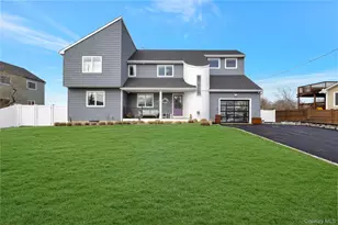 4 Bay St, Center Moriches, NY 11934 - Photo 2