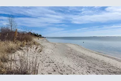 4 Bay Street, Center Moriches, NY 11934 - Photo 32