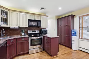 24 Cherry Pl, Huntington, NY 11743 - Photo 12