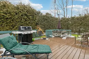 24 Cherry Pl, Huntington, NY 11743 - Photo 38