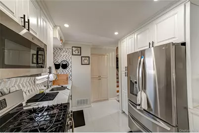 389 Beebe Court, North Babylon, NY 11703 - Photo 6