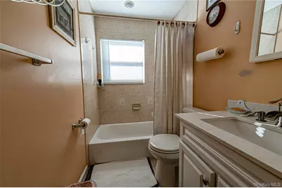 389 Beebe Court, North Babylon, NY 11703 - Photo 16