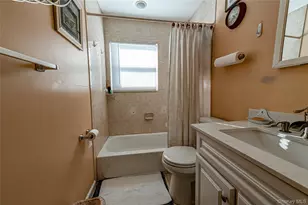 389 Beebe Ct, North Babylon, NY 11703 - Photo 16