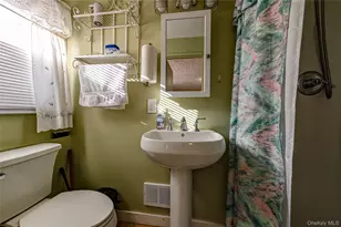 389 Beebe Ct, North Babylon, NY 11703 - Photo 14