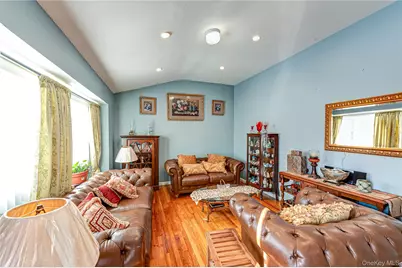 389 Beebe Court, North Babylon, NY 11703 - Photo 4