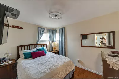 389 Beebe Court, North Babylon, NY 11703 - Photo 8