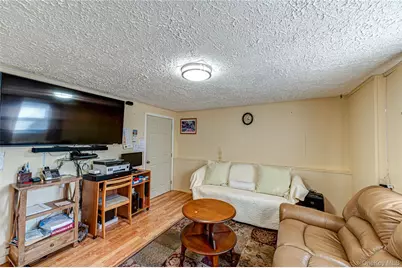 389 Beebe Court, North Babylon, NY 11703 - Photo 12