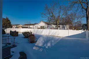 389 Beebe Ct, North Babylon, NY 11703 - Photo 30