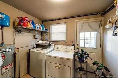 389 Beebe Court, North Babylon, NY 11703 - Photo 16