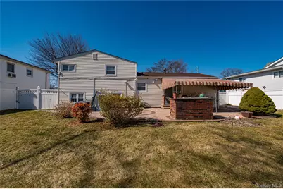 389 Beebe Court, North Babylon, NY 11703 - Photo 18