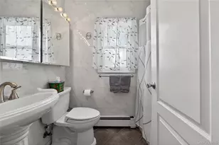 59 Holly Rd, Hewlett, NY 11557 - Photo 16